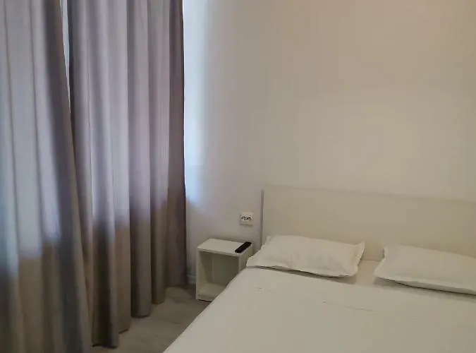 Apartman Sara 2013 *